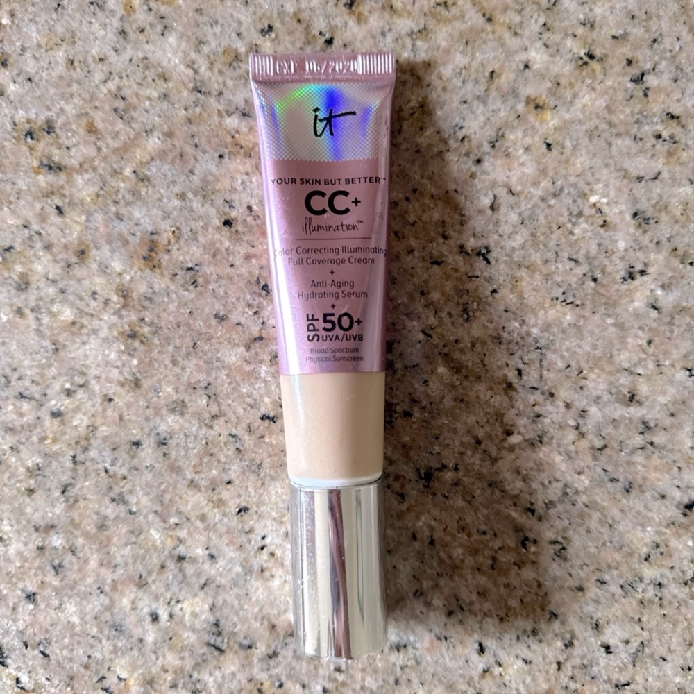 IT Cosmetics CC+ Cream Illumination - shade in fair